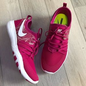 Women Nike free TR 7 running shoes